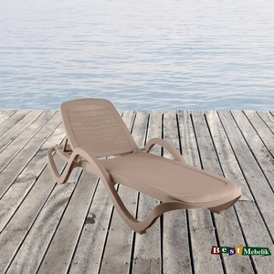    (Cleopatra Rattan) 