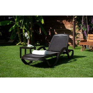    (Cleopatra Rattan) 