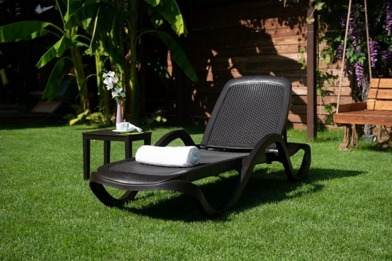    (Cleopatra Rattan) 